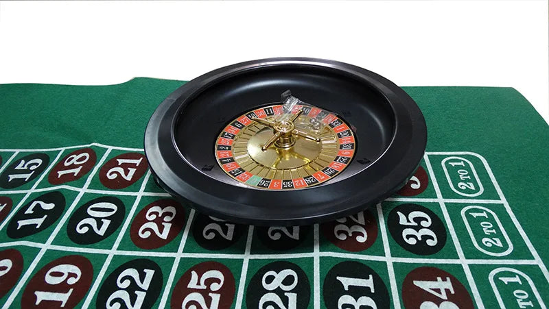 Roulette Game Wheel with 100 Chips